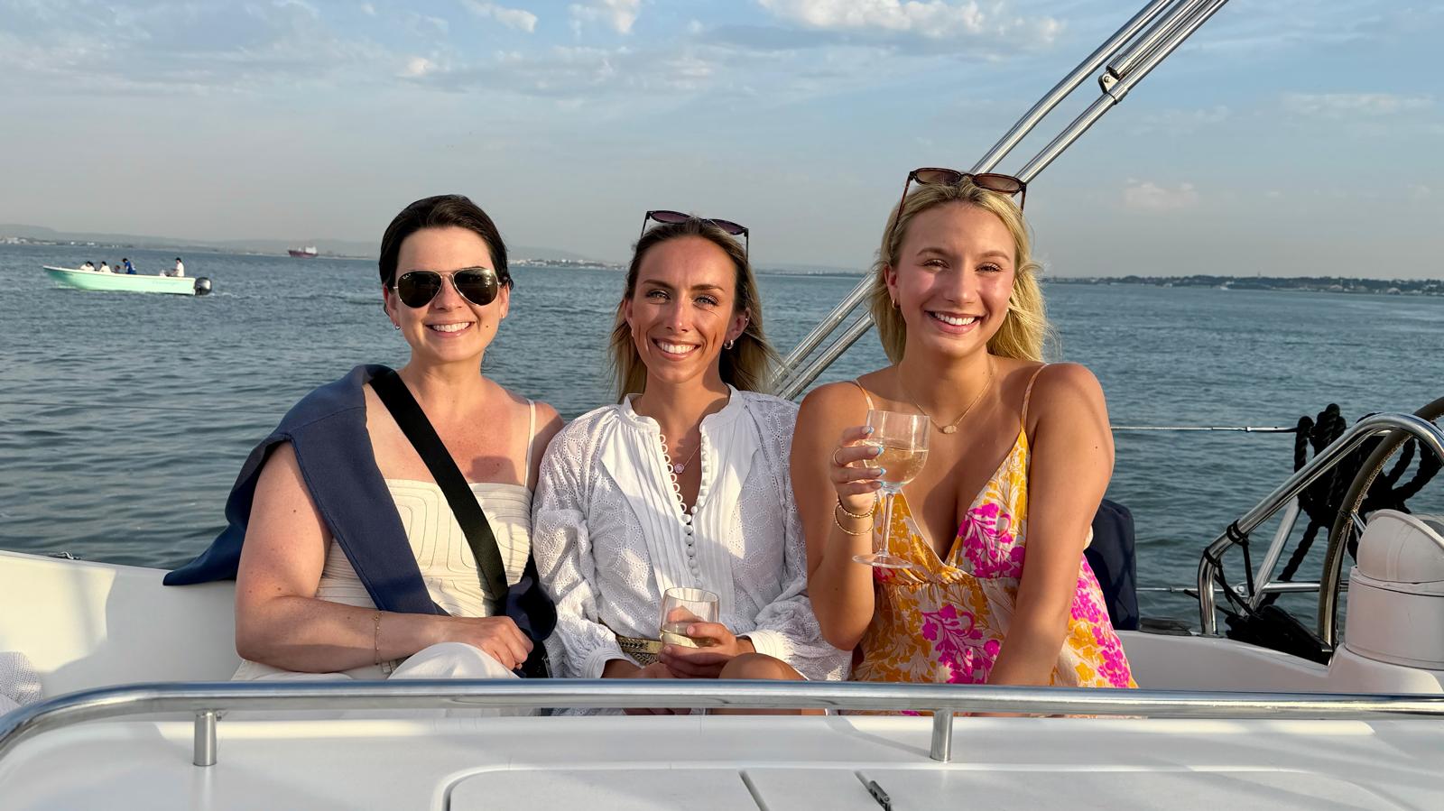 Guests sailing on the Tagus with a glass of wine